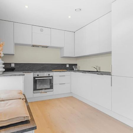 New! Huge Modern Apartment! Fit For Two Families! Bergen Exteriör bild