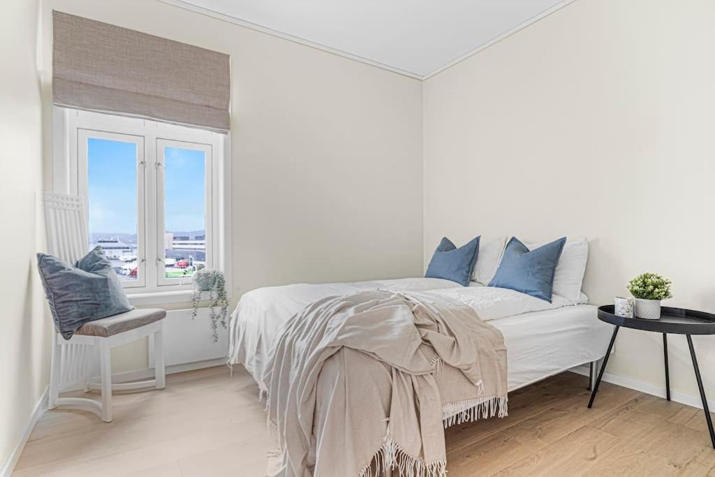New! Huge Modern Apartment! Fit For Two Families! Bergen Exteriör bild