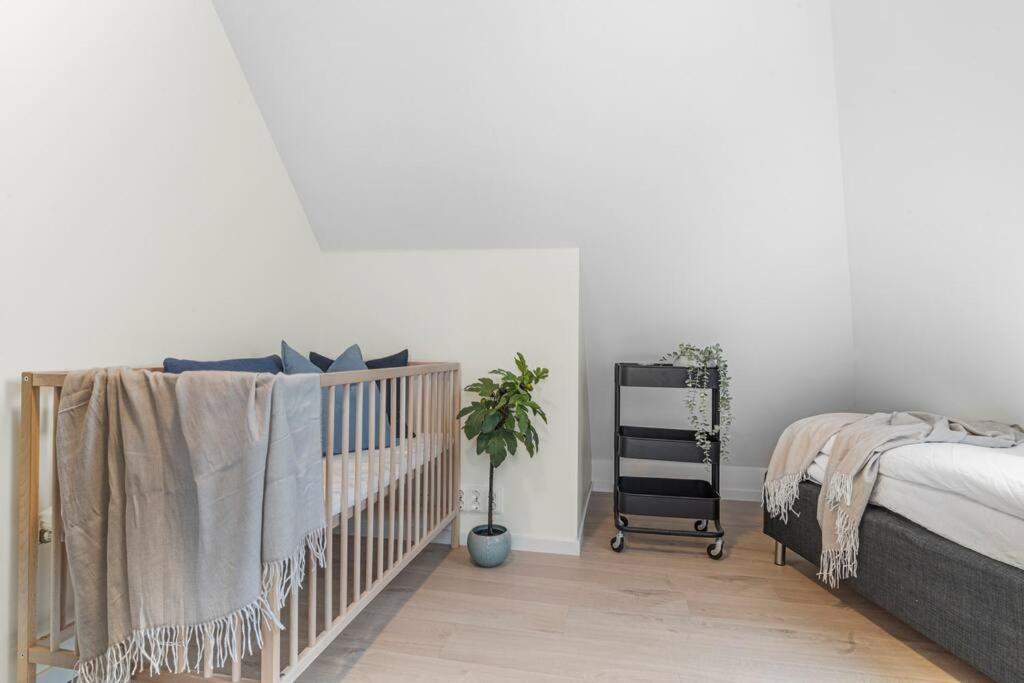 New! Huge Modern Apartment! Fit For Two Families! Bergen Exteriör bild